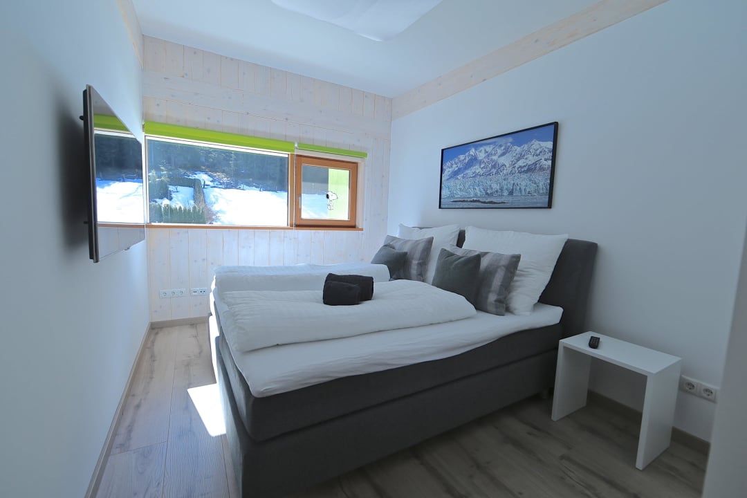 Schlafzimmer 2 mit Boxspringbett Design Ferienhaus
