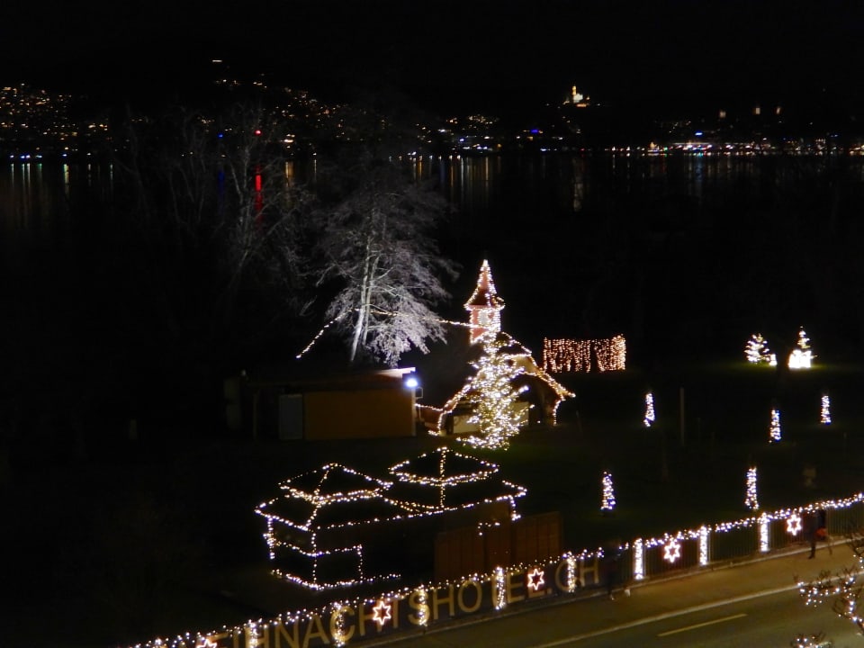 Teil des beleuchteten Gartens Hotel Seeburg