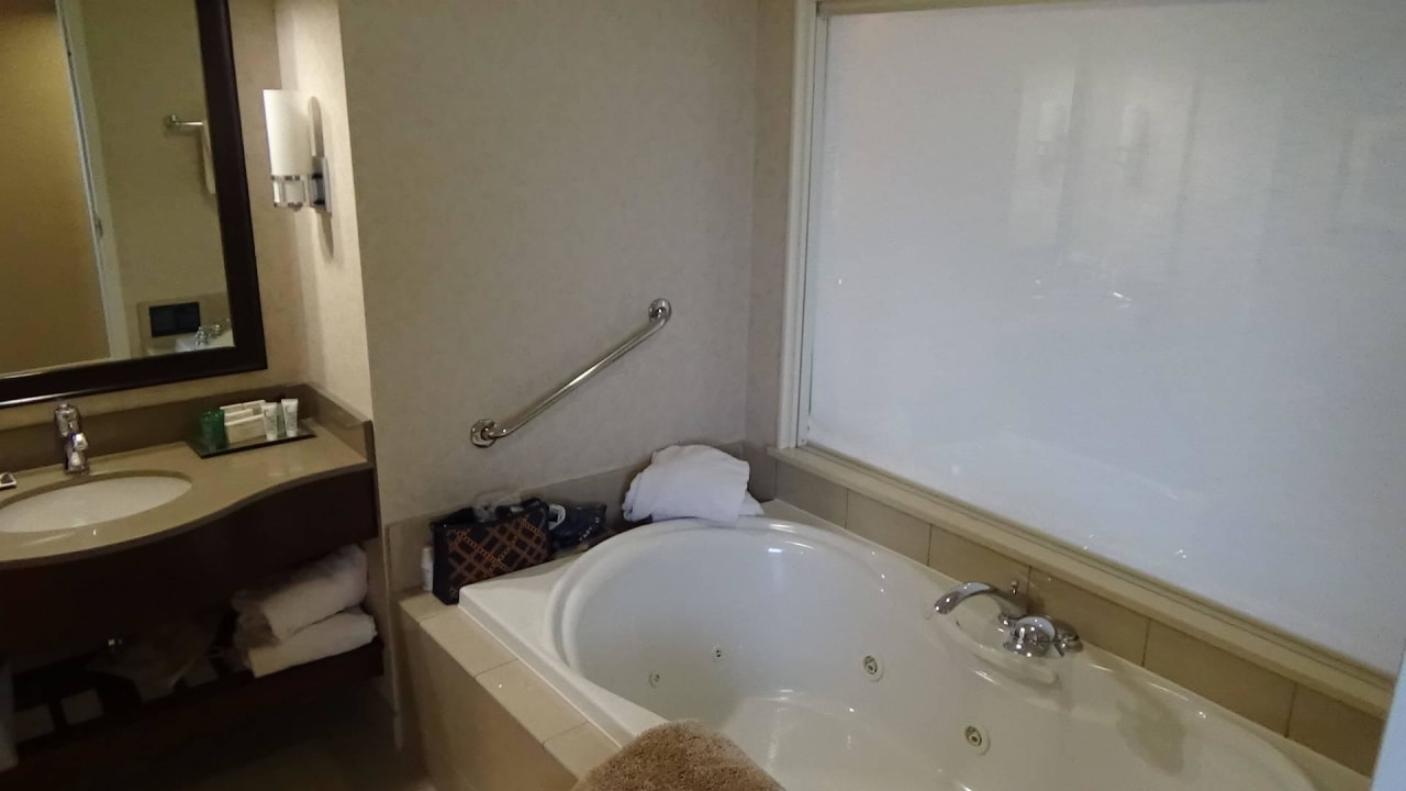 Jacuzzi-Bad 4851 Hilton Niagara Falls / Fallsview Hotel & Suites
