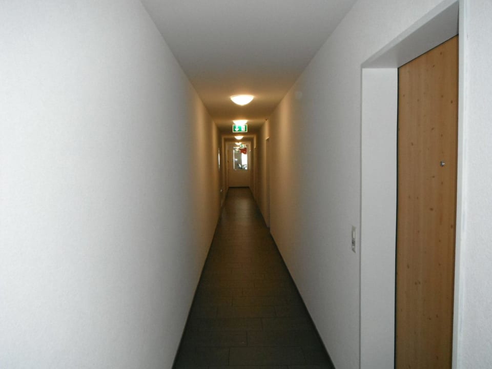 Flur zum Zimmer Hotel Alpenhof