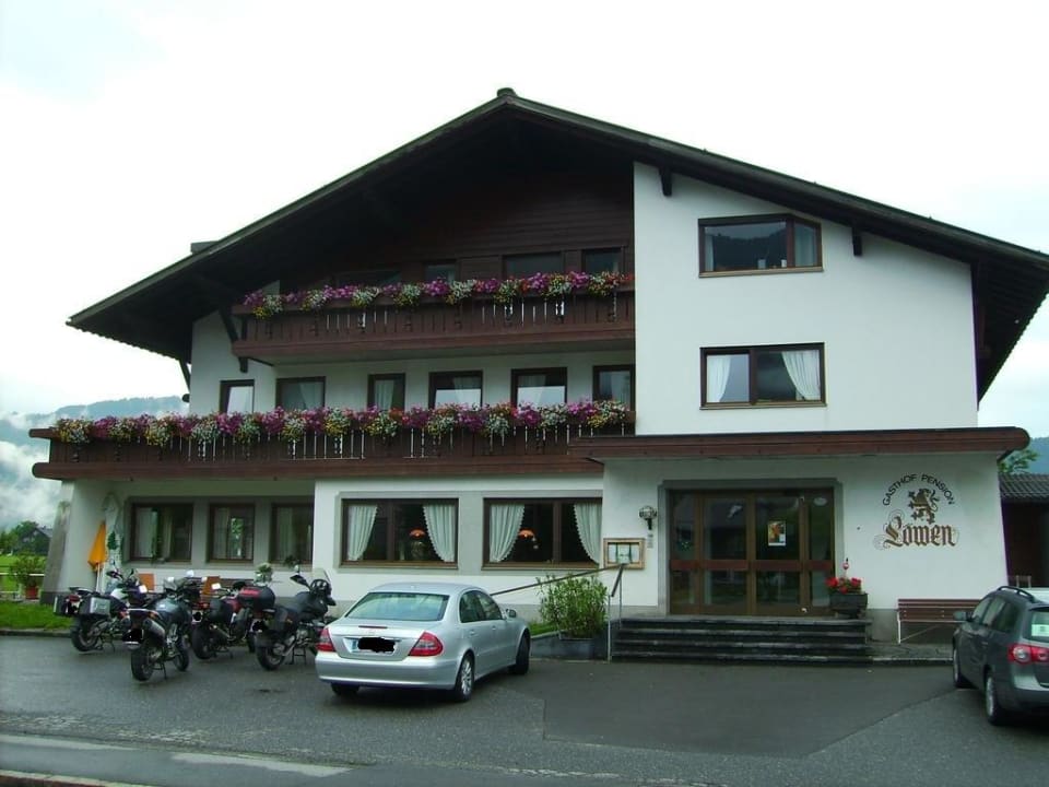 Hotelfront von der Straßenseite Gasthof Pension Löwen