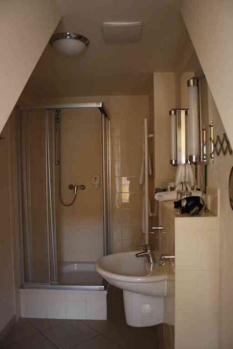 Badezimmer Hotel Wyndham Garden Quedlinburg Stadtschloss