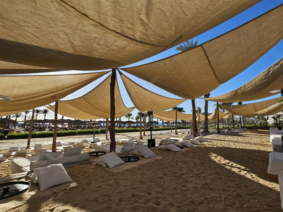 Gastro Serry Beach Resort