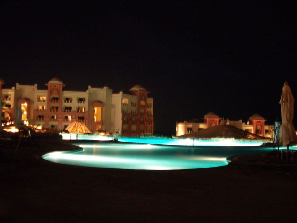 Pool bei Nacht Serenity Alpha Beach