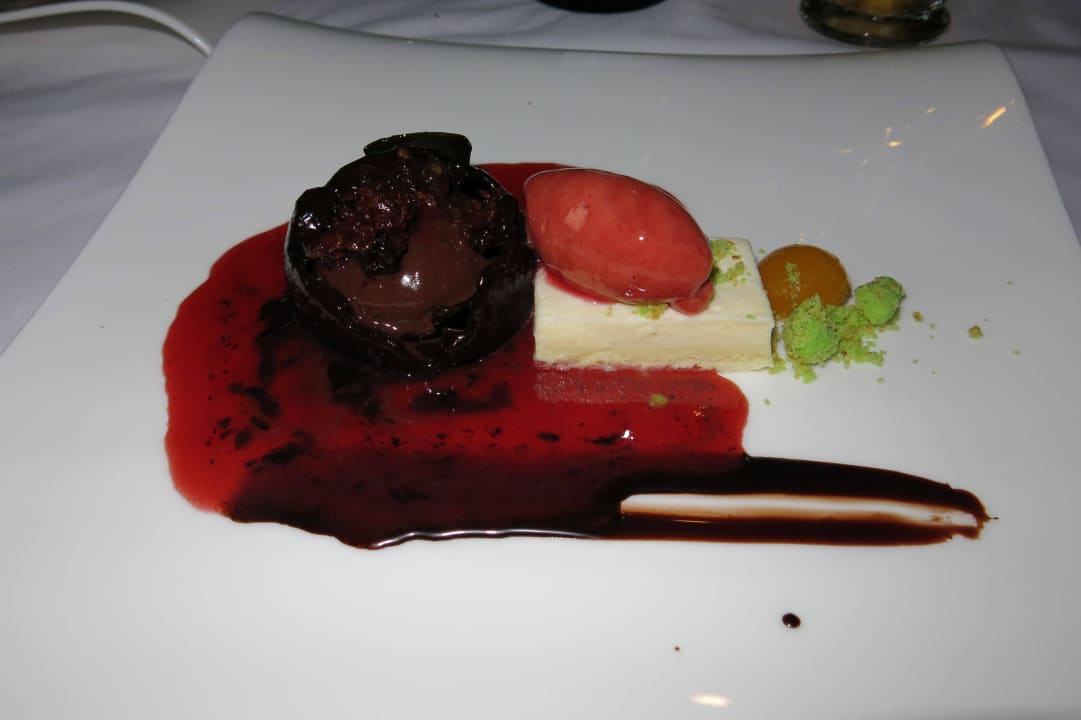 Giant Chocolate Ball, NACH heißer Sauce The Laguna A Luxury Collection Resort & Spa