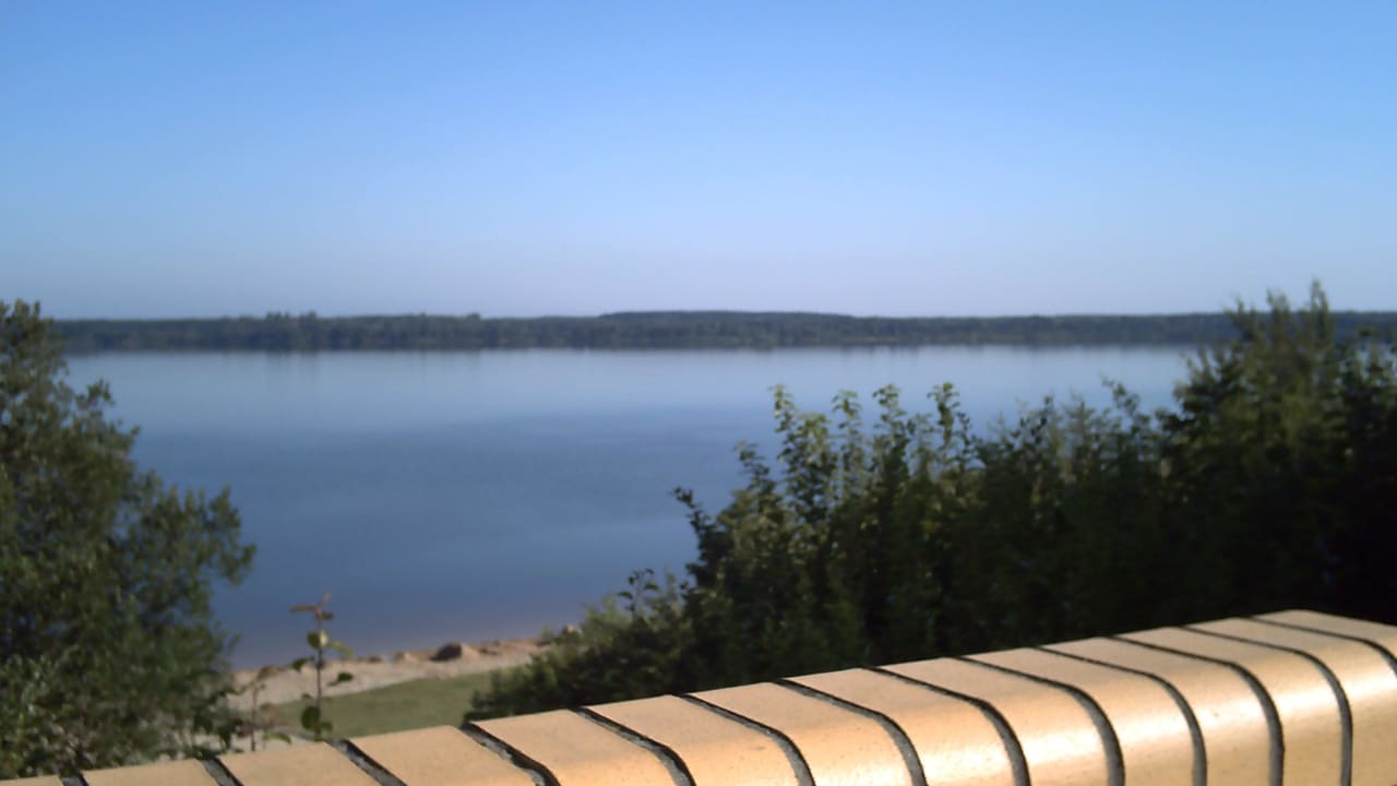 Blick auf den wunderschönen See Familienpark Senftenberger See