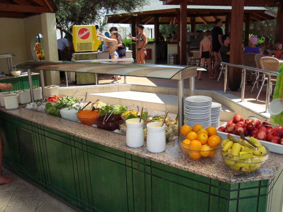 Salatbüffet-Poolbar TUI KIDS CLUB Alex Beach