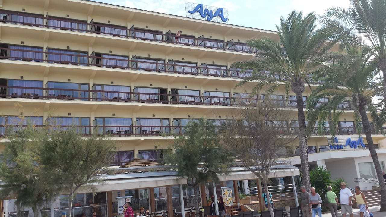 Von der Promenade gesehen AYA Seahotel - Adults only