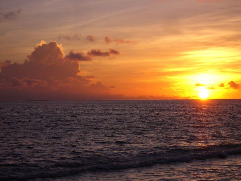 Sonnenuntergang NH Maldives Kuda Rah Resort