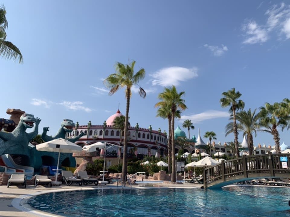 Pool Kamelya Aishen Club