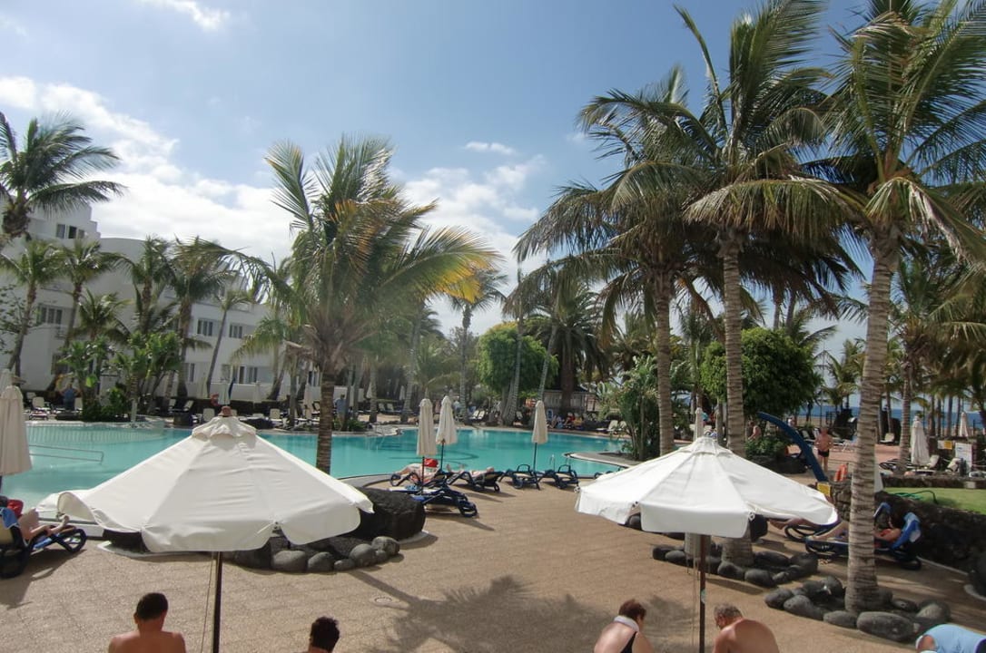 Blick auf den Pool Hipotels La Geria