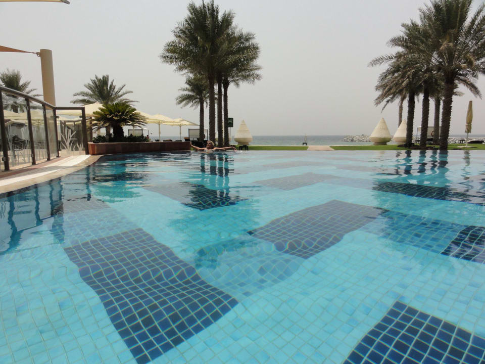 Der Pools ist echt Cool Bahi Ajman Palace Hotel