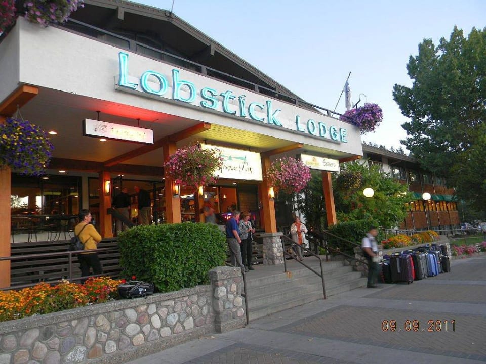 Eingang Hotel Lobstick Lodge