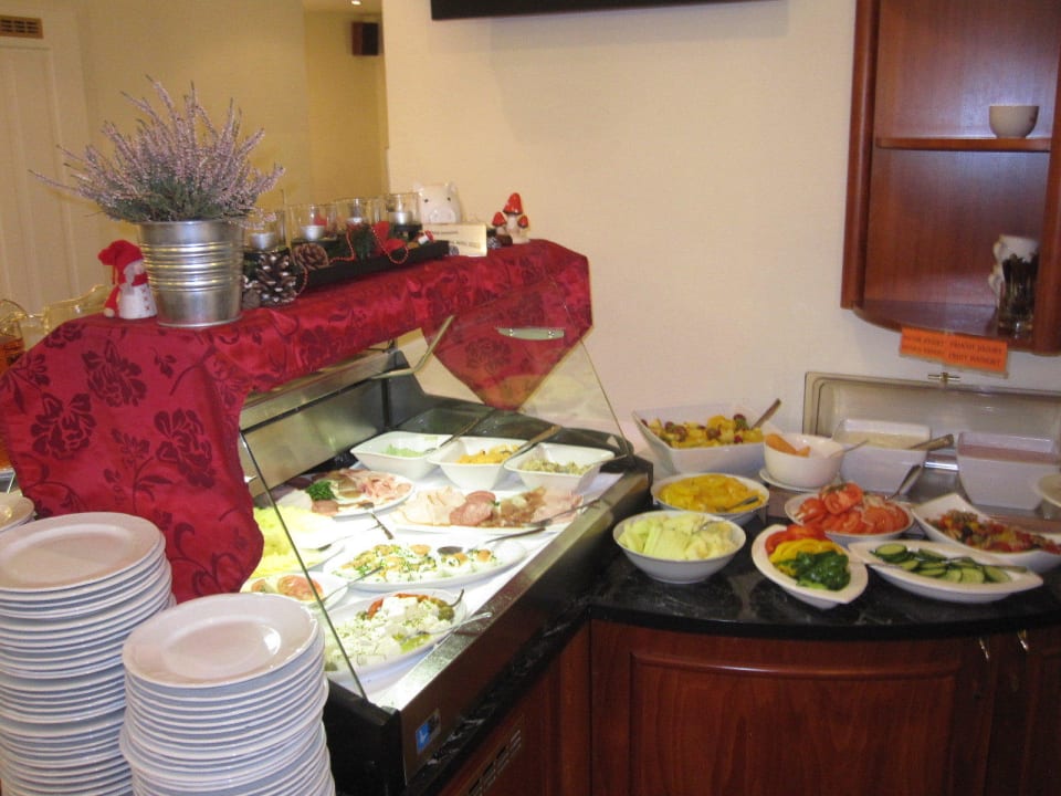 Fruehstuecksbuffet Suite Hotel 900 m zur Oper