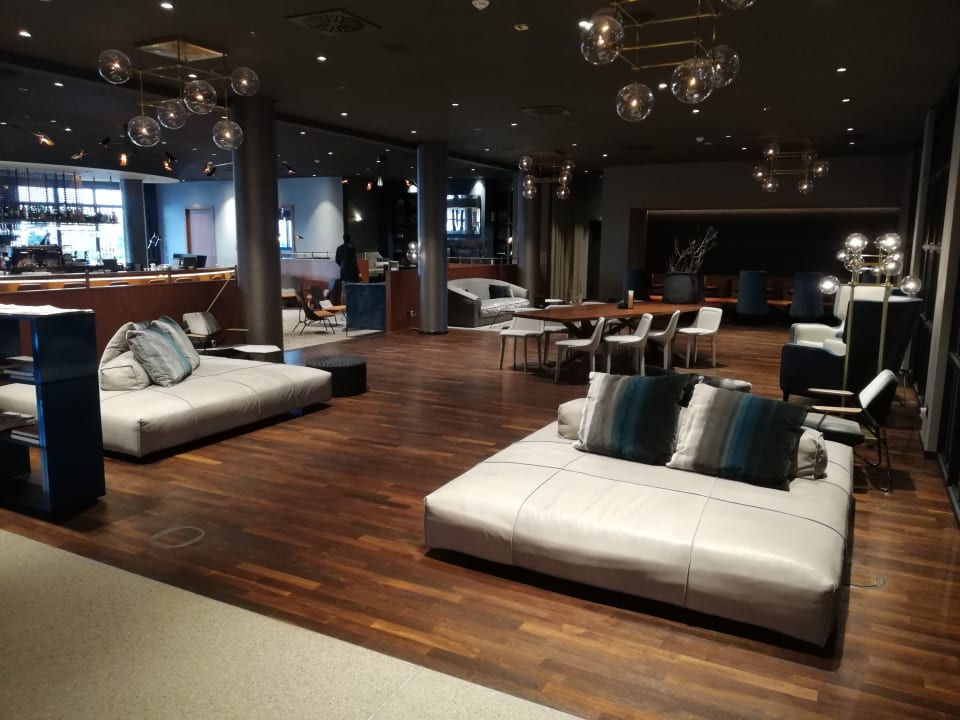 Lobby INFINITY Hotel & Conference Resort Munich