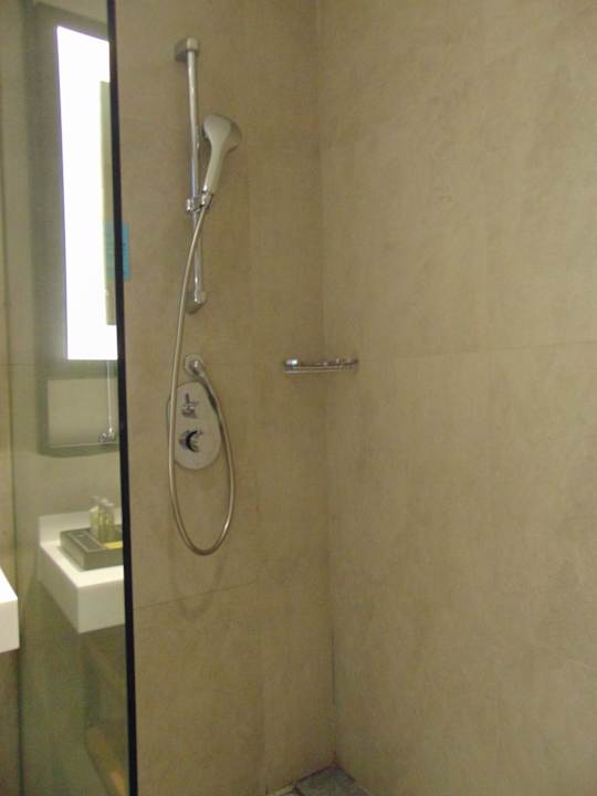 Zimmer Hilton Garden Inn Jakarta Taman Palem