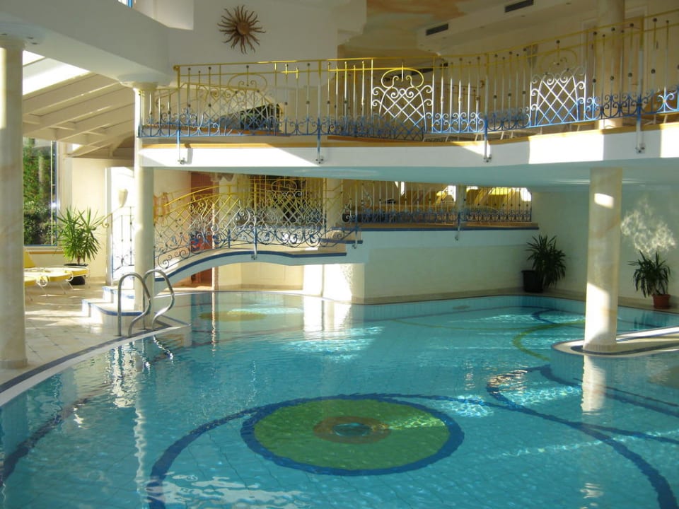 Schwimmlandschaft Hotel Neue Post