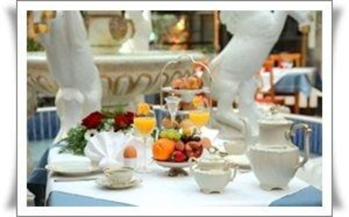 Frühstück im Wintergarten Hotel Don Giovanni