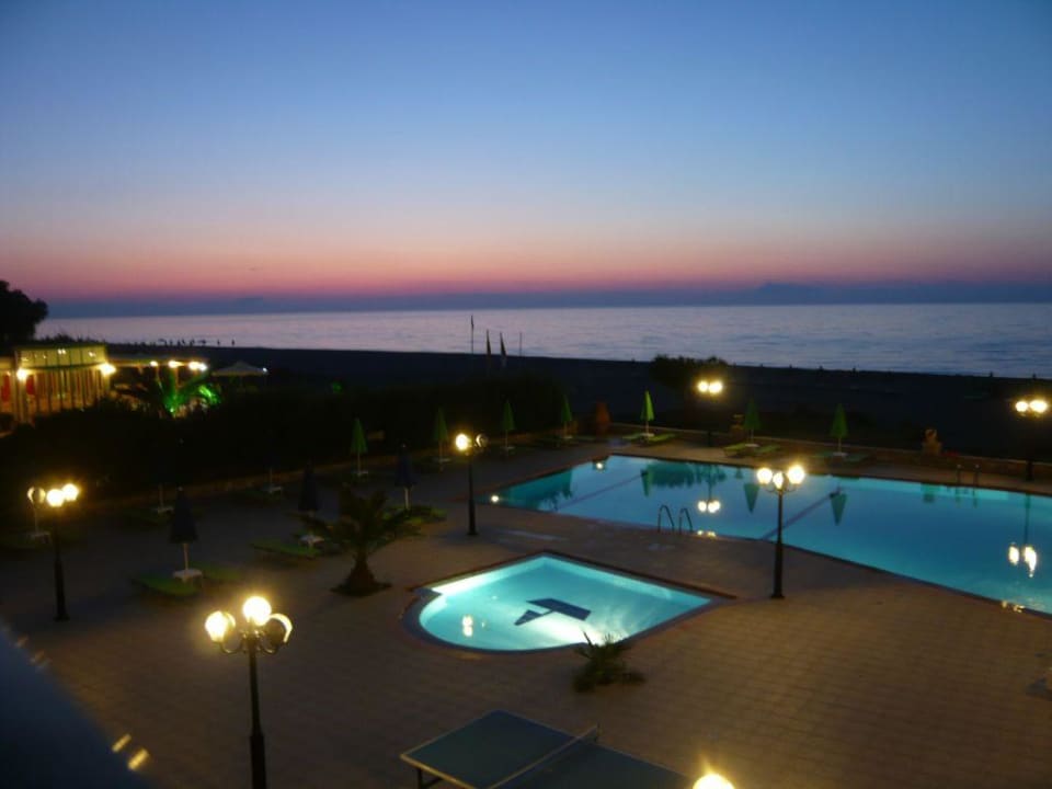 Pool nach Sonnenuntergang Golden Beach Rethymnon