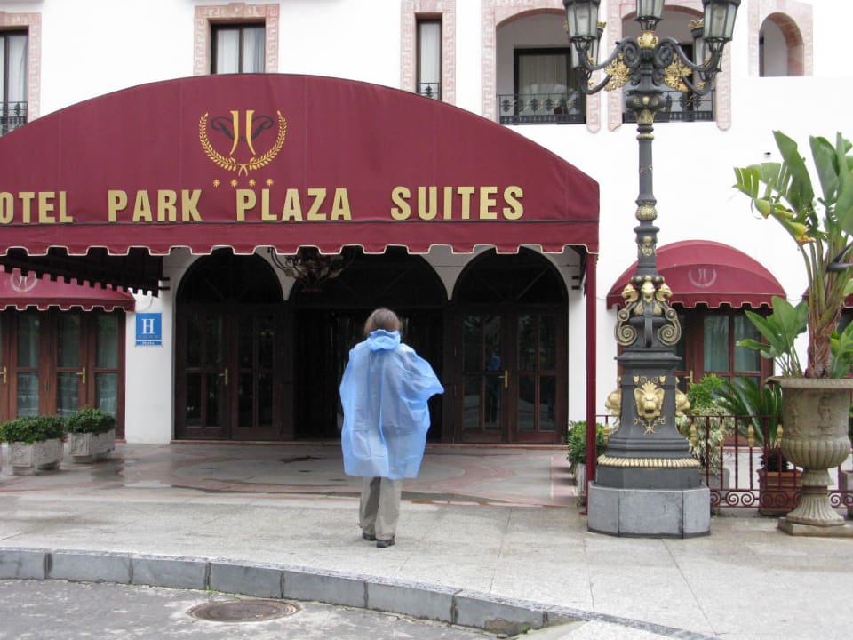 Eingang Park Plaza Suites Hotel