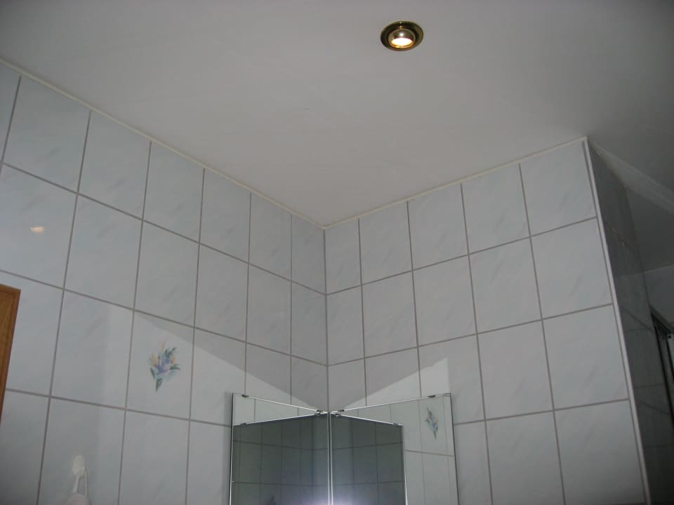Das Bad / Spiegel und Licht Landhotel Koller
