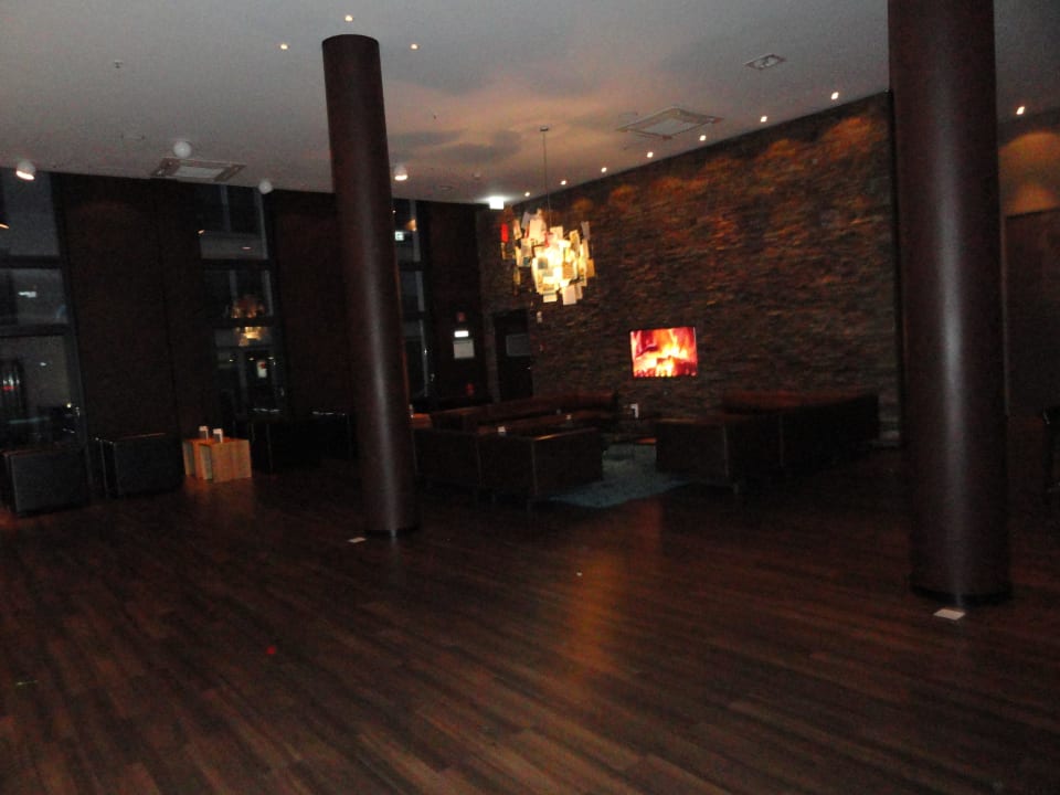 Lobbby & Eingang Motel One Köln Waidmarkt