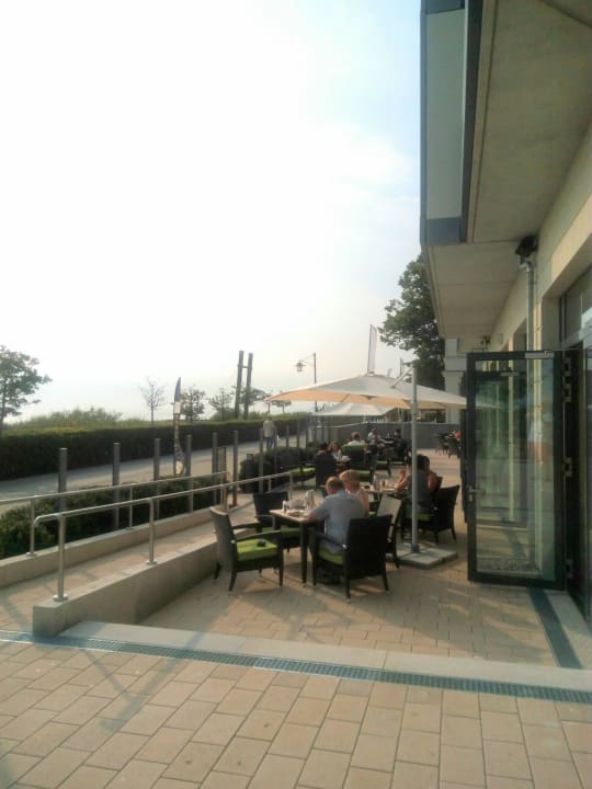 Frühstück genießen SEETELHOTEL Kaiserstrand Beachhotel