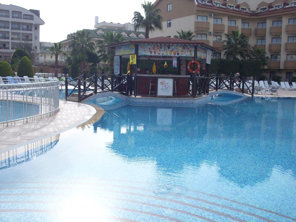 Poolanlagre Grand Seker Hotel