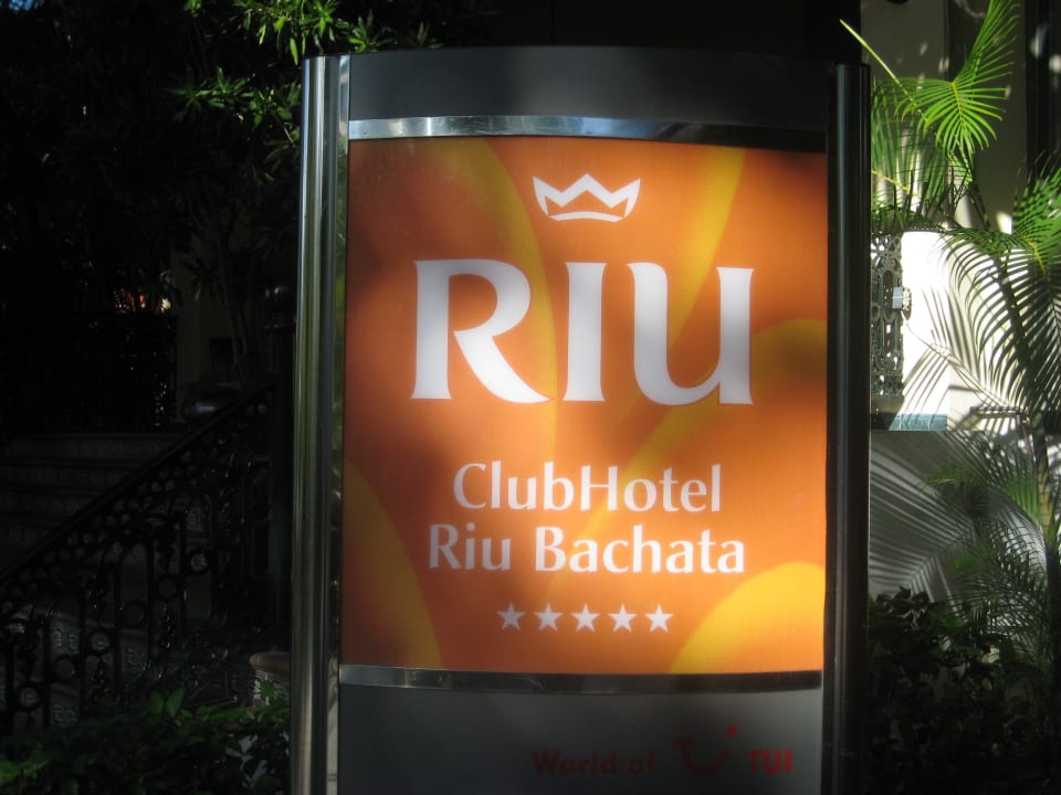 Am Eingang Senator Puerto Plata Hotel