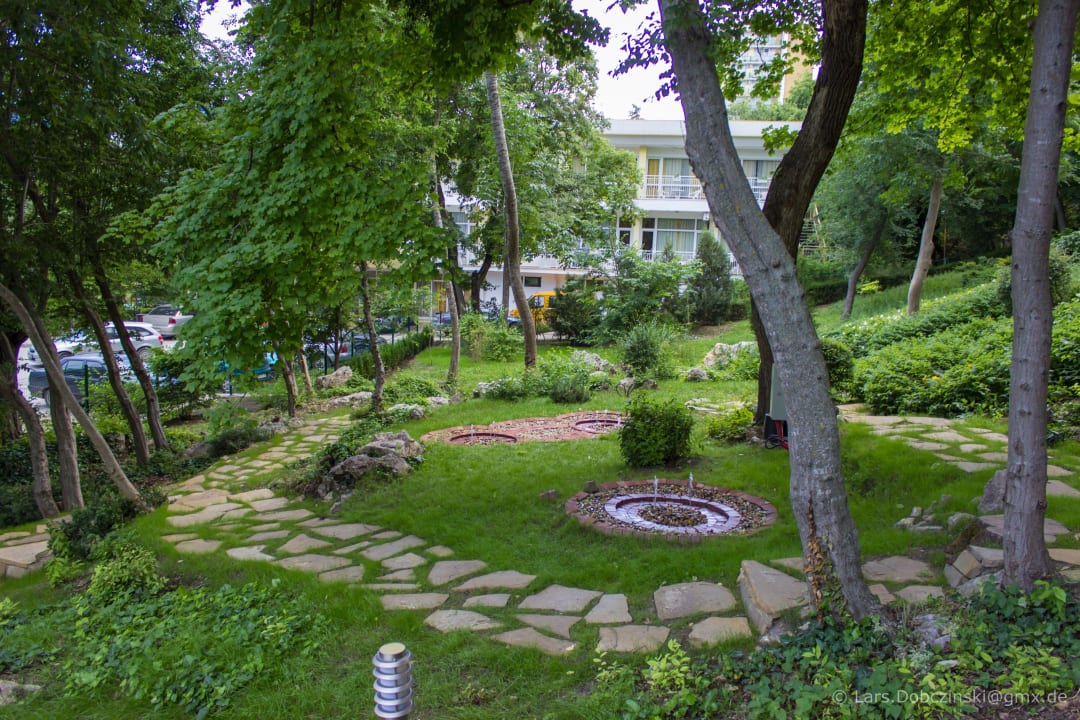 Grünanlage Hotel Kristal