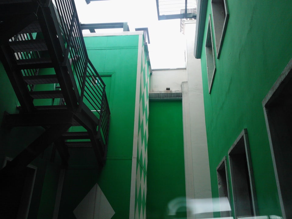 Mann kann nicht erkennen, ob es regnet Bauer Palazzo