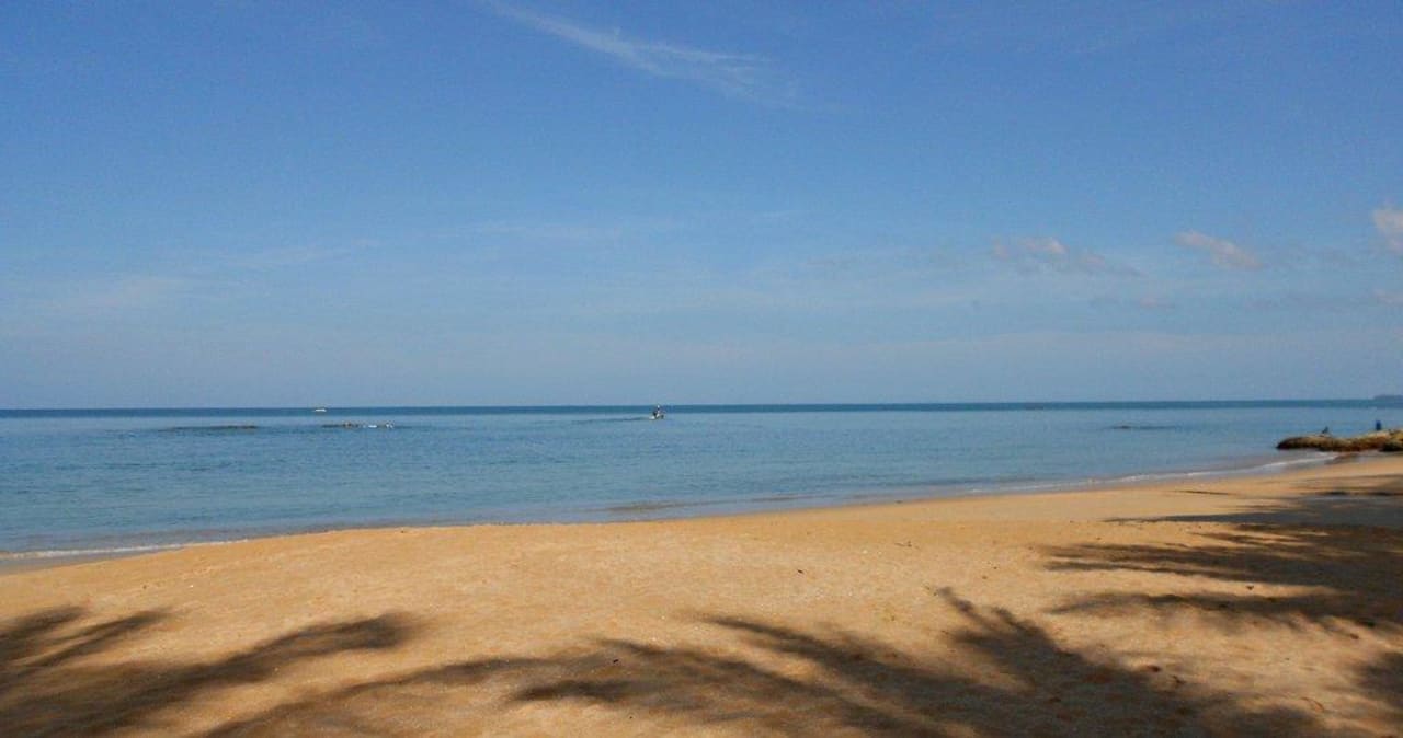 Ausblick zum wunderschönen Strand Khaolak Paradise Resort