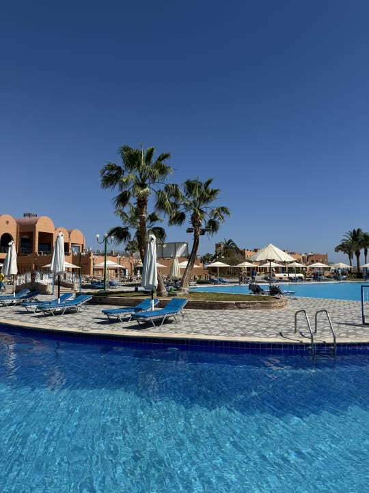 Pool Akassia Swiss Resort