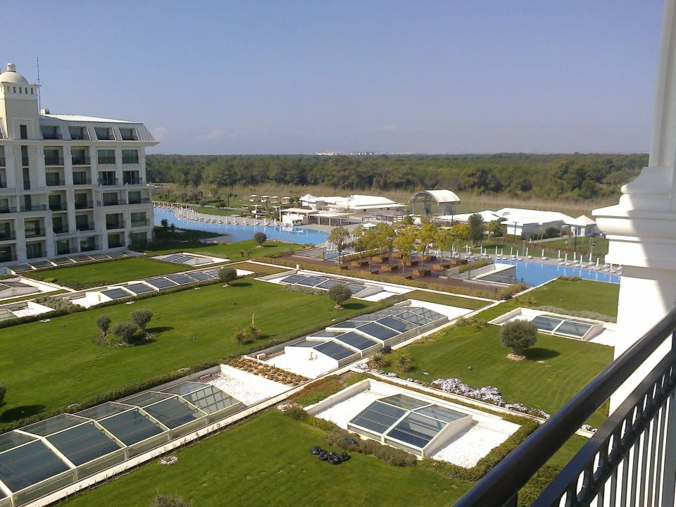 Blick vom Balkon zum Pool und zum Fluß Titanic Deluxe Golf Belek