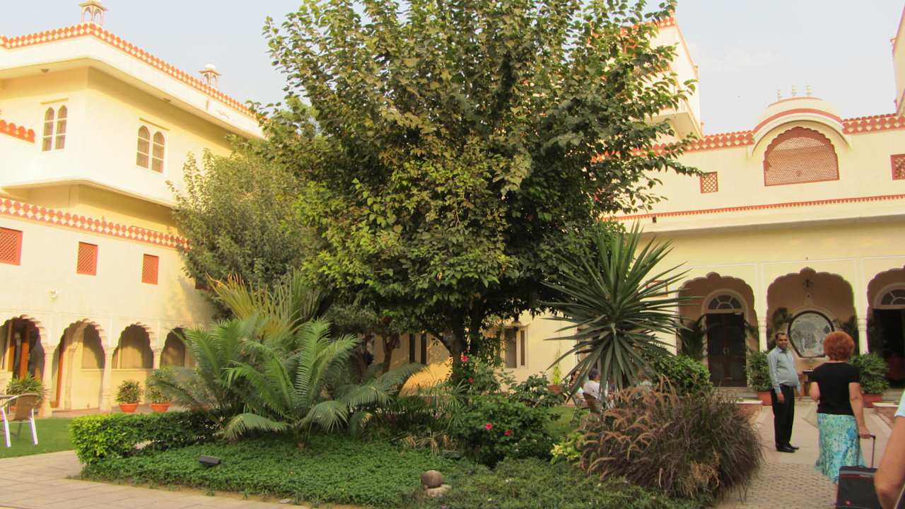 Vom Eingang in den Garten zum Hotel Hotel Mandawa Haveli