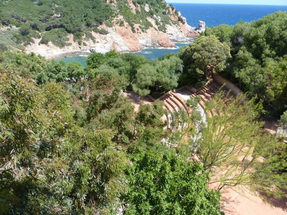 Amphitheater und Blick auf die Bucht des Hotels Arbatax Park Resort - Borgo Cala Moresca