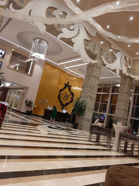 Lobby Azura Deluxe Resort & Spa Hotel