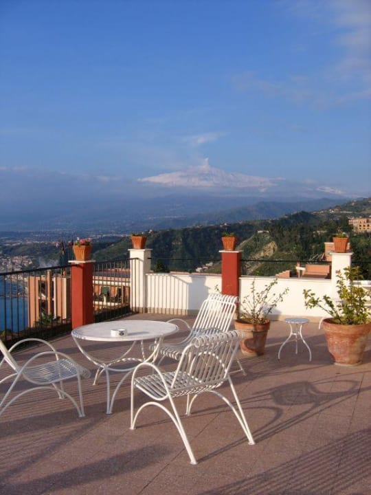 Hotelterrasse mit Blick auf den Ätna Hotel Elios