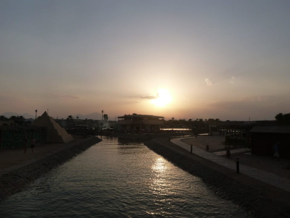 Abendspaziergang Ali Baba Palace Resort