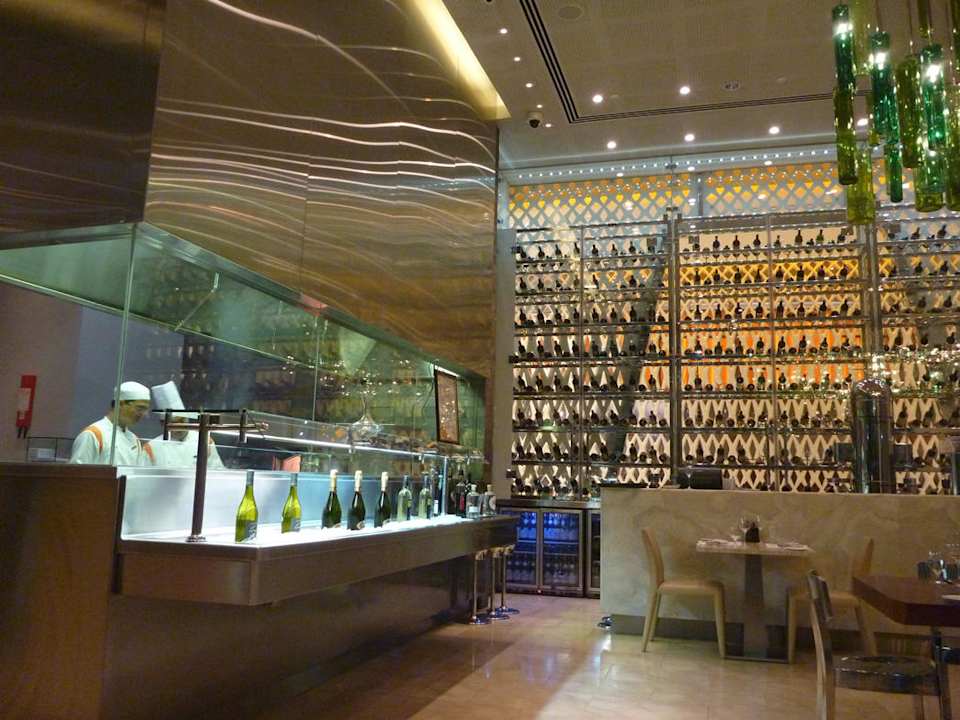 Restaurant "Amici" W Abu Dhabi - Yas Island