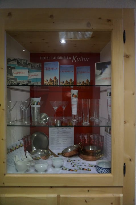 Produktangebotsvitrine im Laudinella Hotel Laudinella