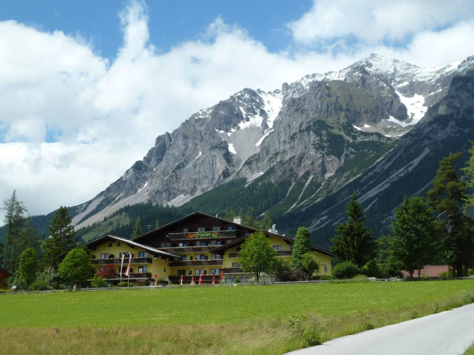 Schöne Aussicht  Almfrieden Hotel & Romantikchalet