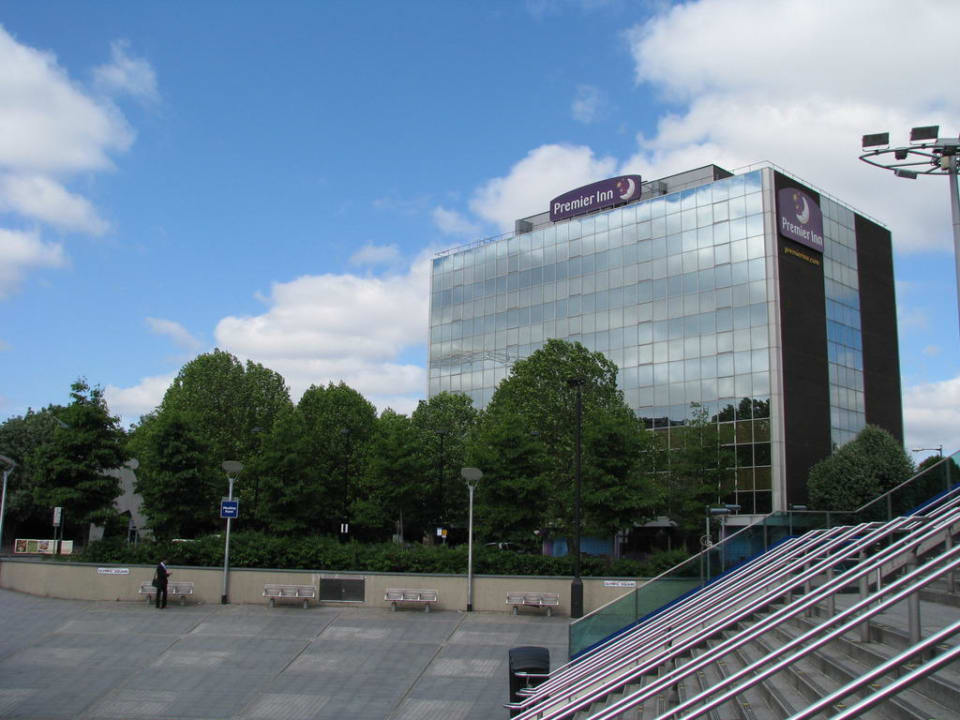 Hotelansicht U-Bahnstation Wembley Park Hotel Premier Inn London Wembley Stadium