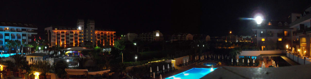 PAnorama vom Zimmer bei Nacht Hane Family Resort