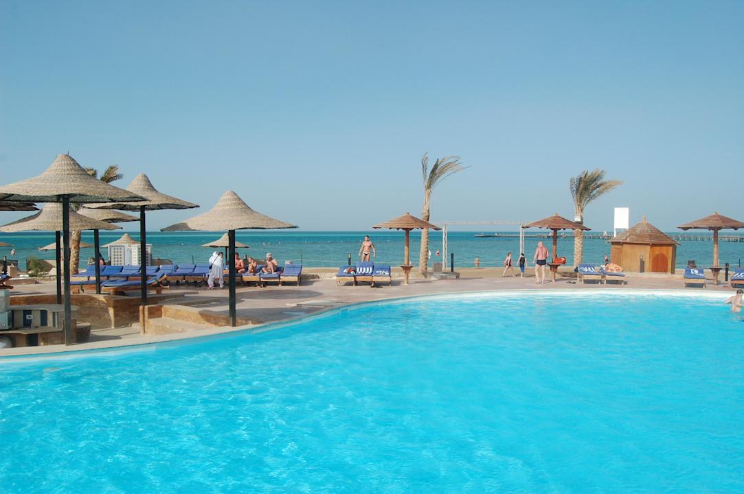 Basen z widokiem na morze Riviera Aqua Park Resort