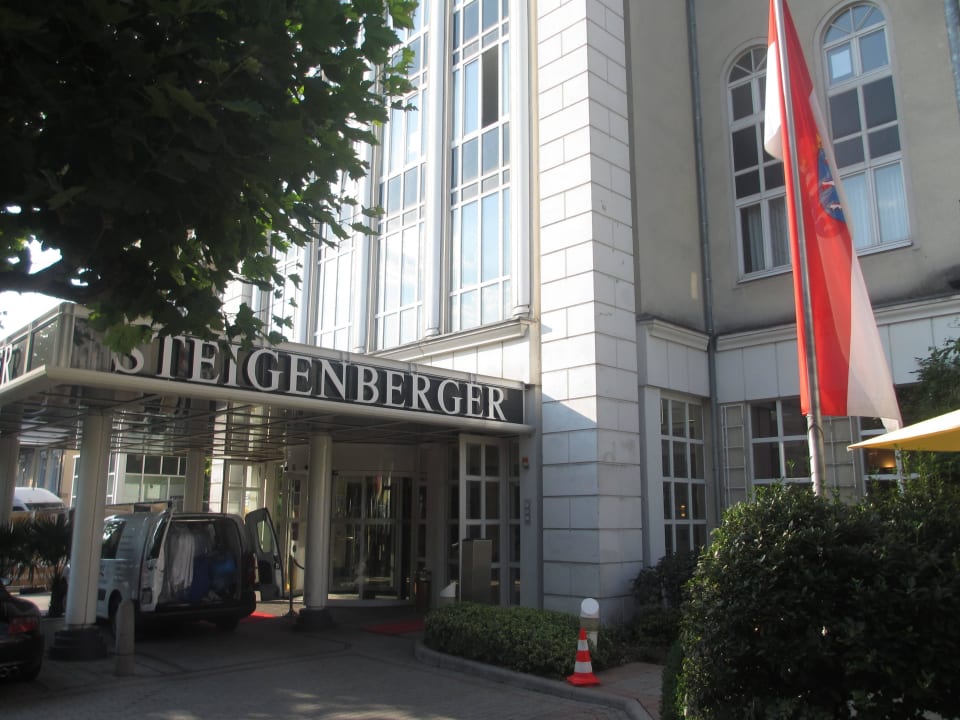 Eingang Steigenberger Hotel Bad Homburg