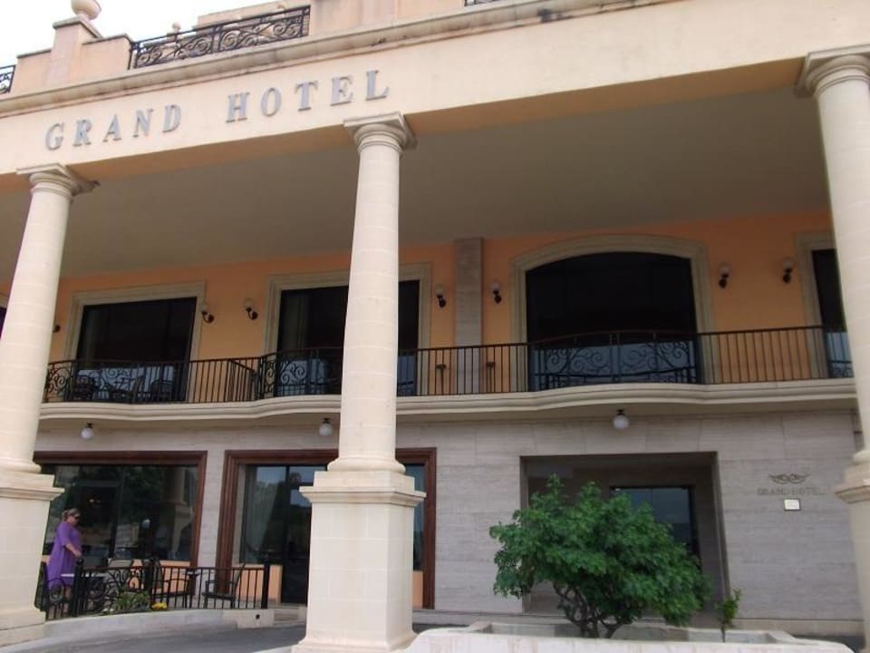 Eingang Grand Hotel Gozo