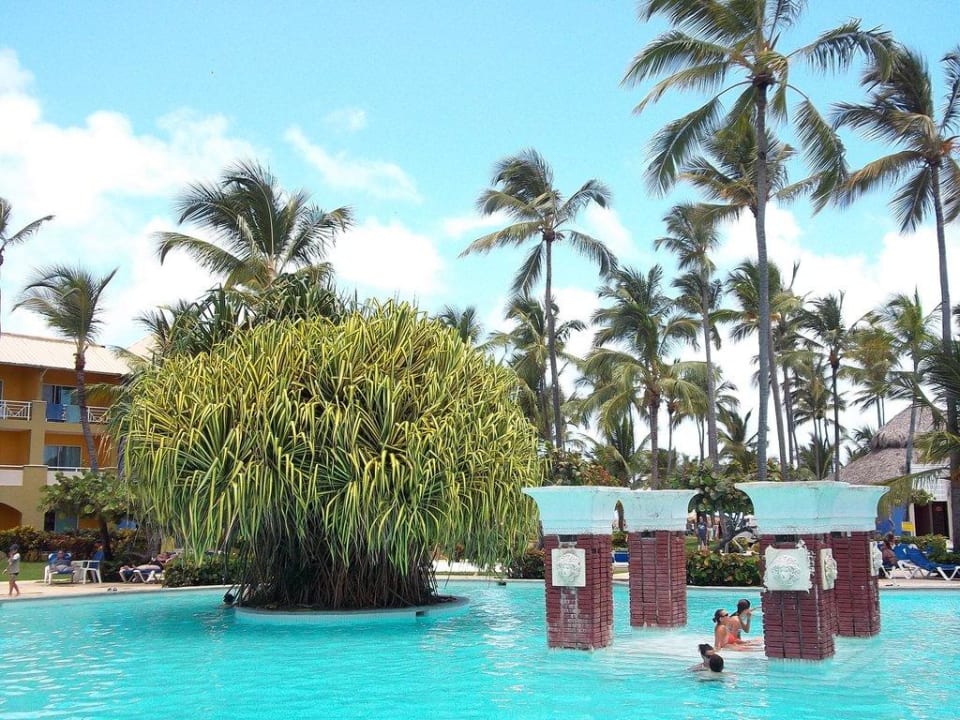 Poolanlage im Strand- Bereich Royalton Splash Punta Cana