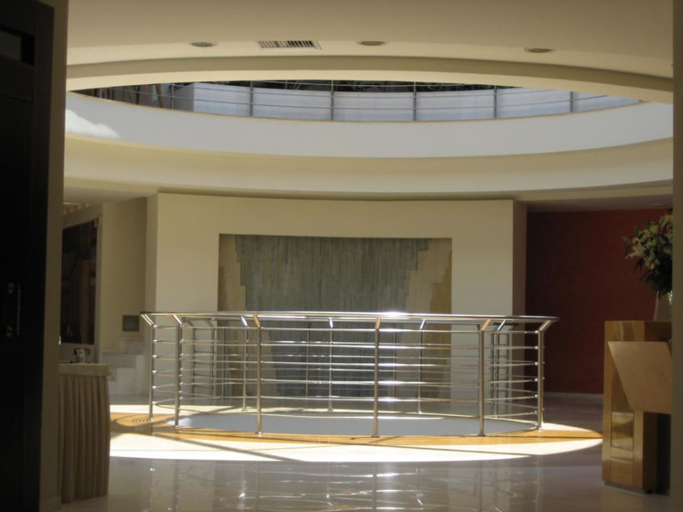 Das Rondell der Lobby Grand Hotel Holiday Resort