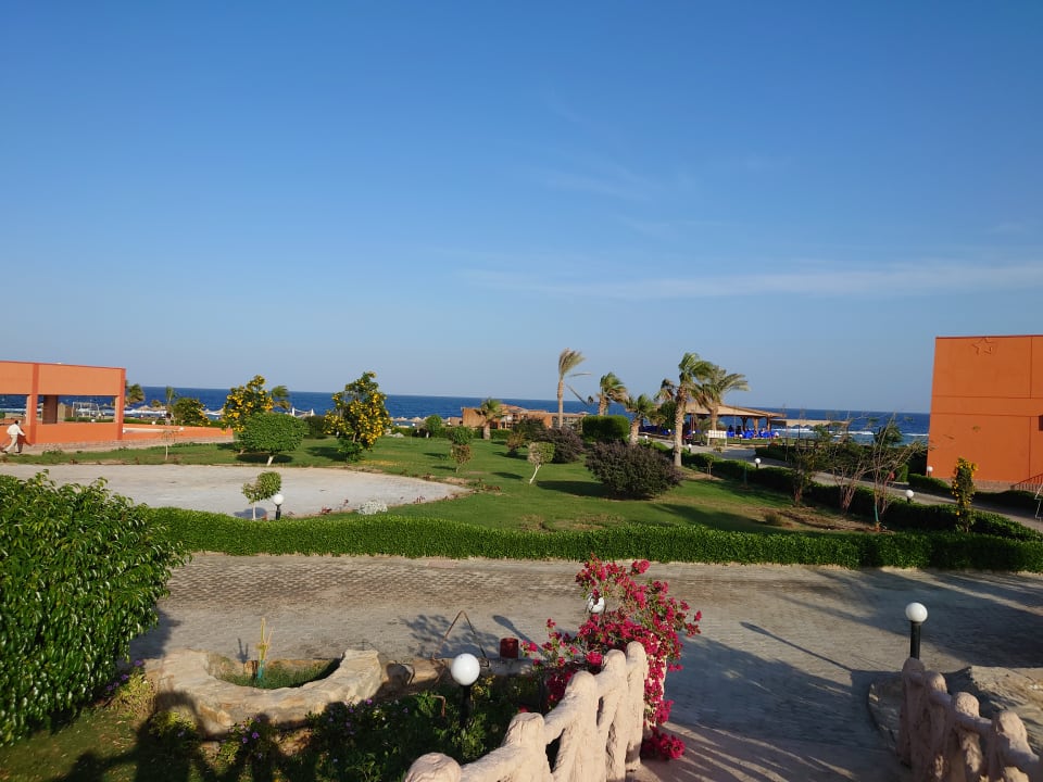 Gartenanlage Three Corners Happy Life Beach Resort